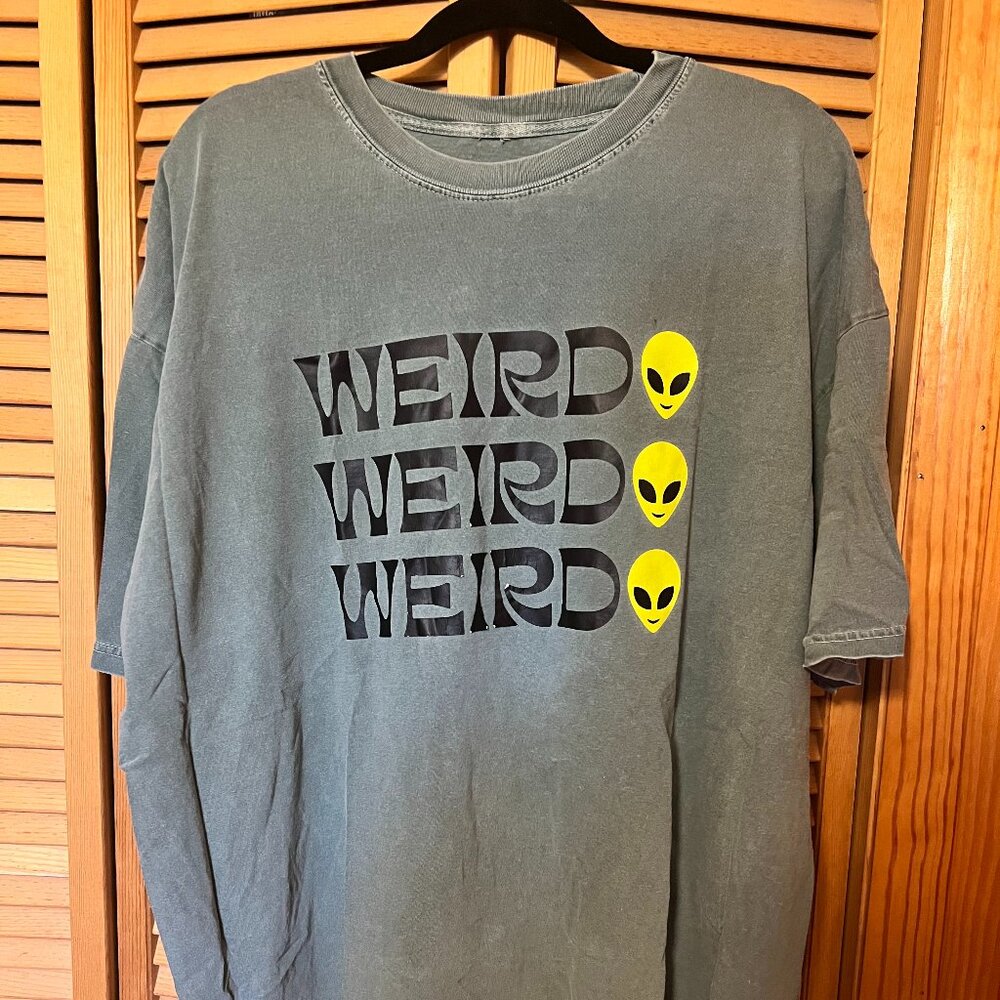 Emy Ave - Weirdo Alien Tee - L/XL